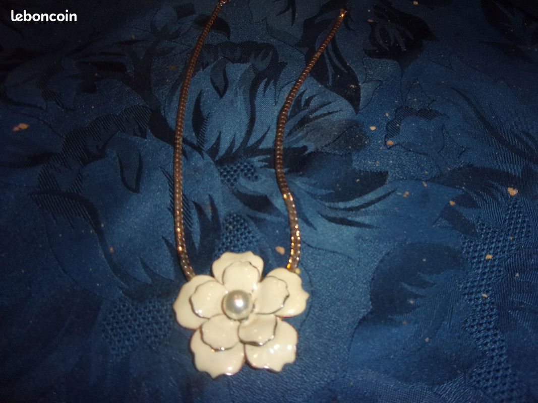 Collier tour de cou neuf artisanal (image 1)