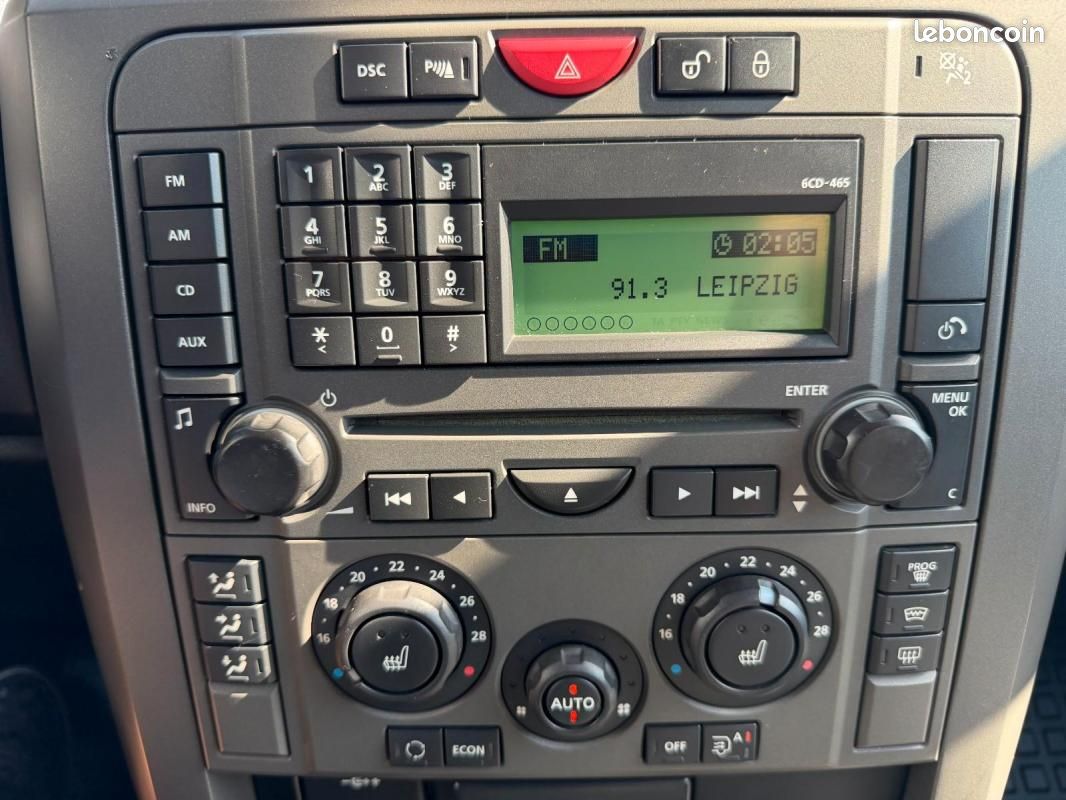 Land Rover Discovery V6 TD SE 190CH - 4X4 BVA CHAUFFAGE STATIONNAIRE 7 PLACES (image 20)