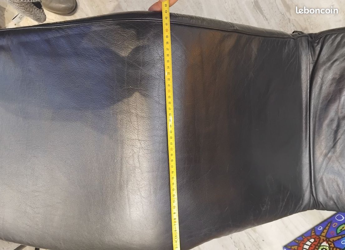 Chaise longue LC4 Le Corbusier en cuir noir (image 9)