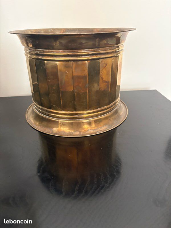 Cache pot (image 2)