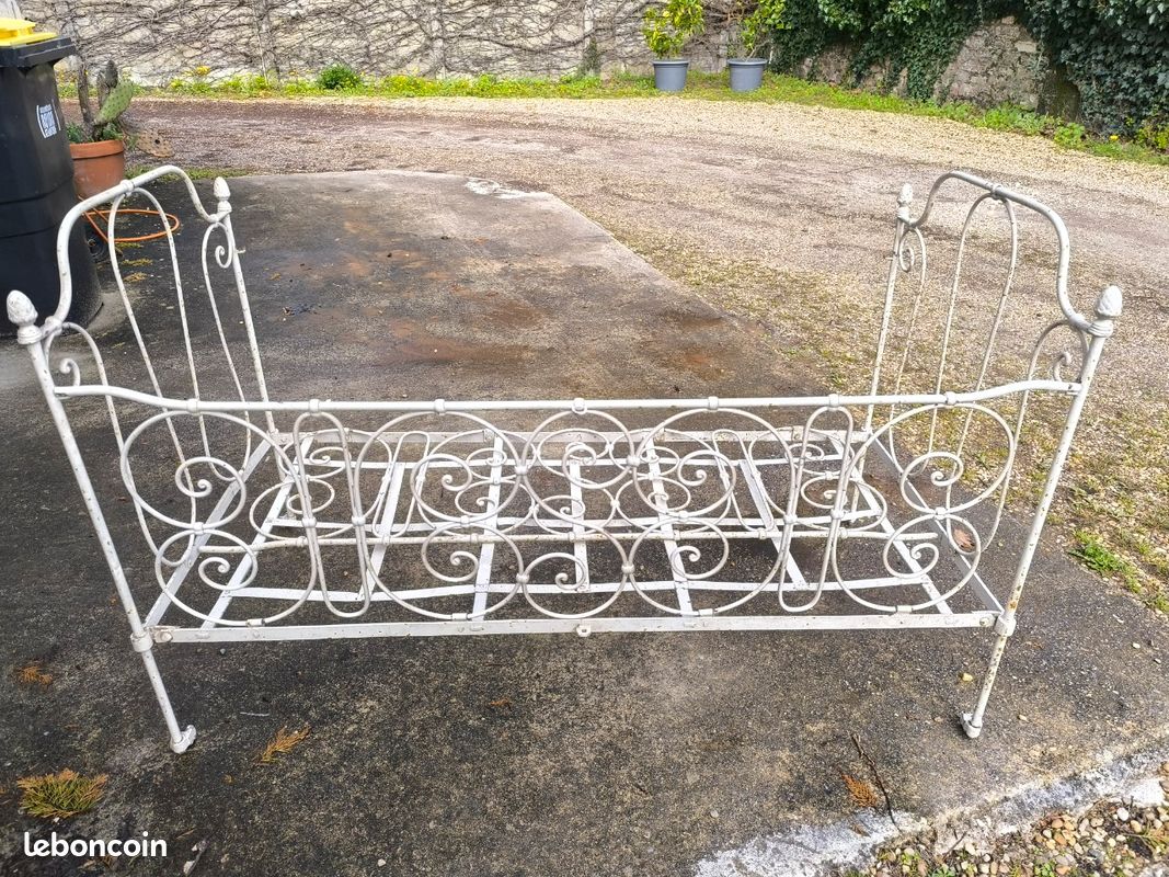 Lit bébé ancien en fer forgé – convertible en banquette – Vintage authentique ancien
🍼 Lit bébé ancien en fer forgé – convertible en banquette – Vintage authentique (image 5)