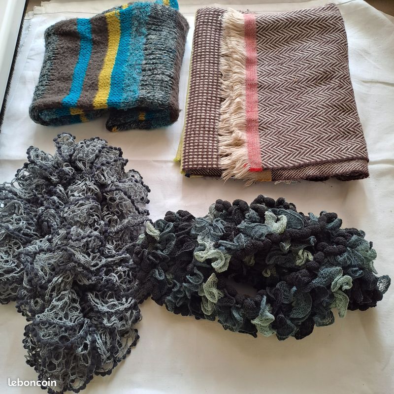 Lot echarpes bien chaudes (image 1)
