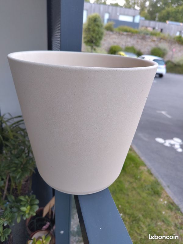 Grand cache-pot en céramique beige sable Diamètre 24 cm (image 1)