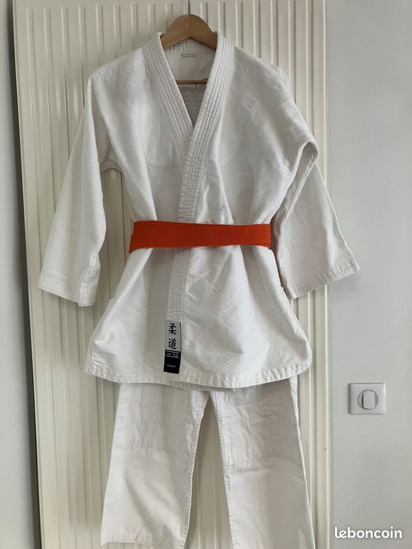 Kimono Judo marque DECATHLON Taille 160cm (image 1)