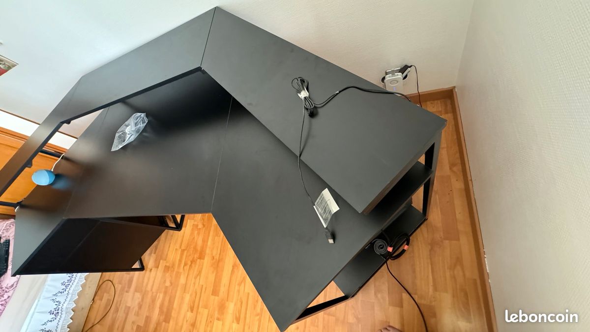 Bureau gaming (image 2)
