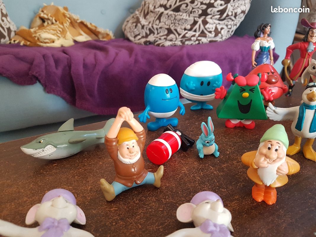 Lot de 45 figurines (image 2)