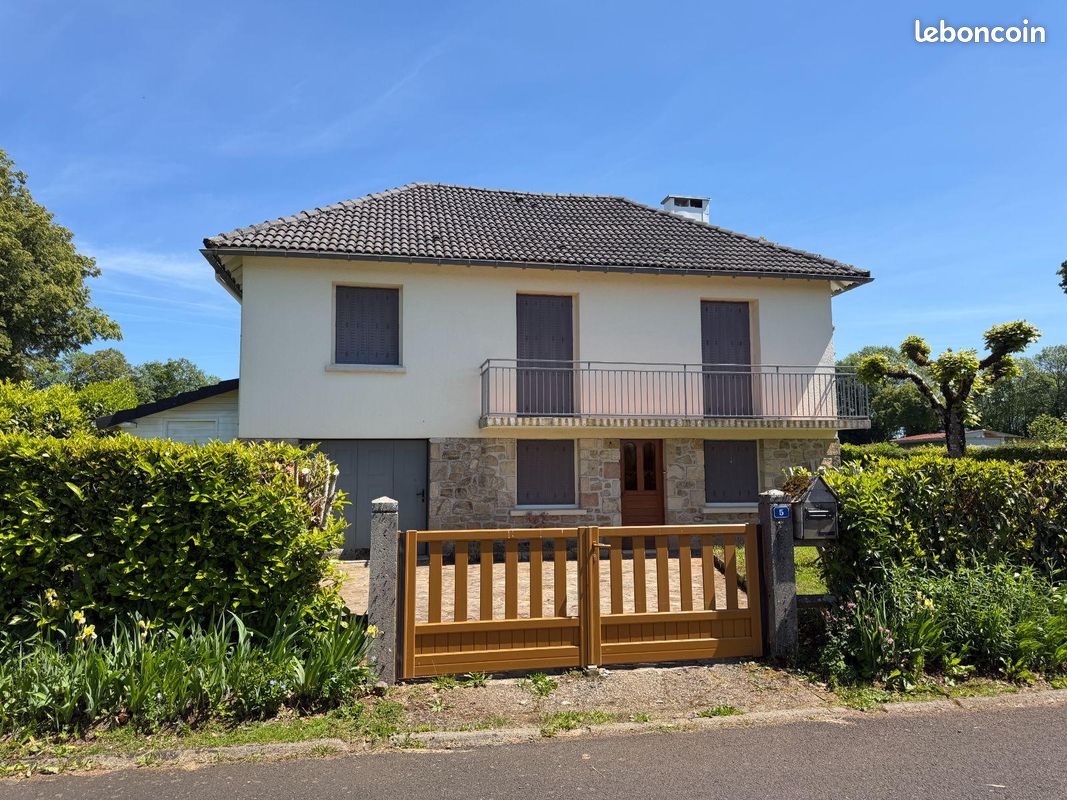 Maison 100 m² · à Ally · 100 m² · 116 600 €