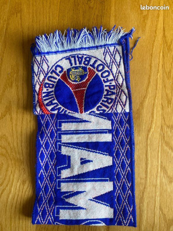 Echarpe PSG - CHAMPION DE FRANCE 2013 PARIS SAINT GERMAIN Echarpe PSG - CHAMPION DE FRANCE 2013 PARIS SAINT GERMAIN