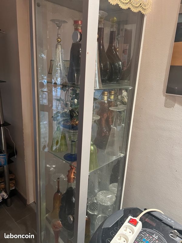Vendre deux meubles en vitres gris (image 3)