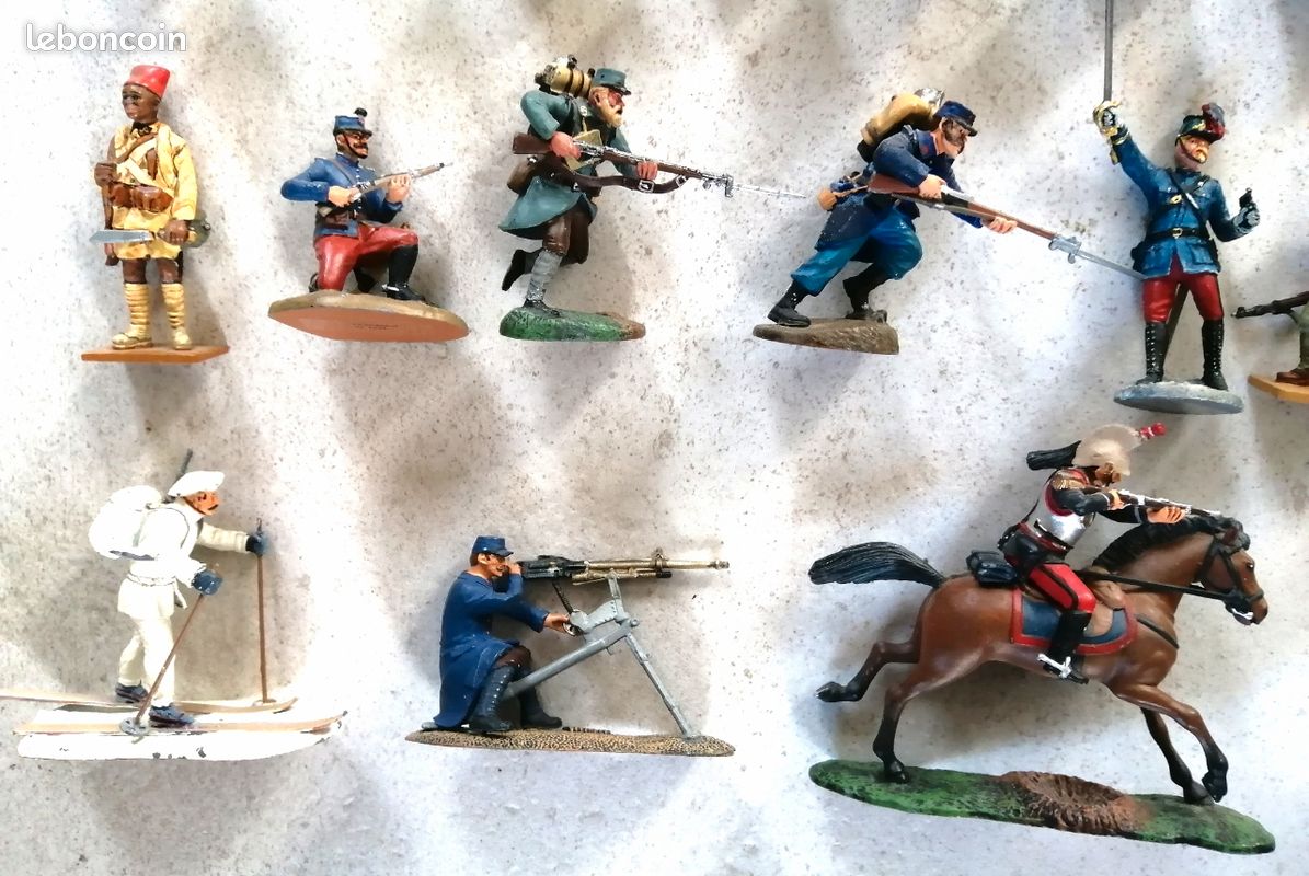 LOT DE 156 figurines militaires anciennes en plomb QUIRALU