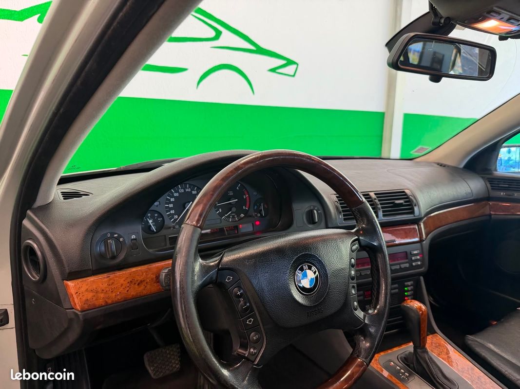 BMW SERIE 5 530d Pack A-CLIMATISATION AUTOMATIQUE (image 7)