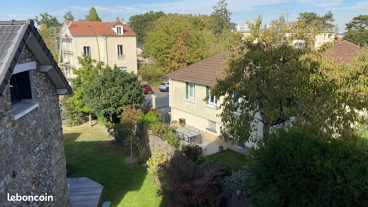 Maison 8 pièces 157 m² · à Saint-Germain-en-Laye · 157 m² · 3 500 €/mois
