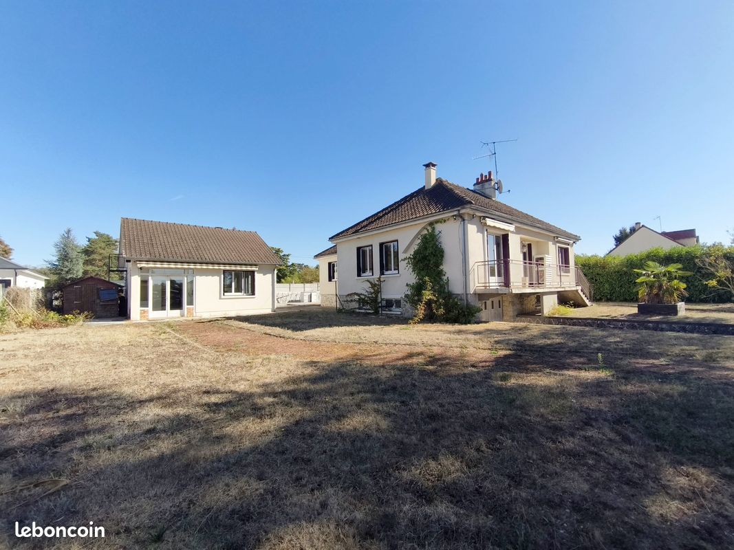Maison 6 pièces 168 m² · à Saint-Denis-de-l'Hôtel · 168 m² · 249 500 €