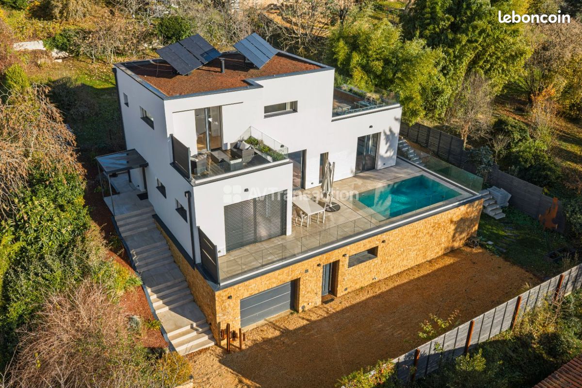 Maison 8 pièces 204 m² · à Saint-Cyr-au-Mont-d'Or · 204 m² · 1 180 000 €