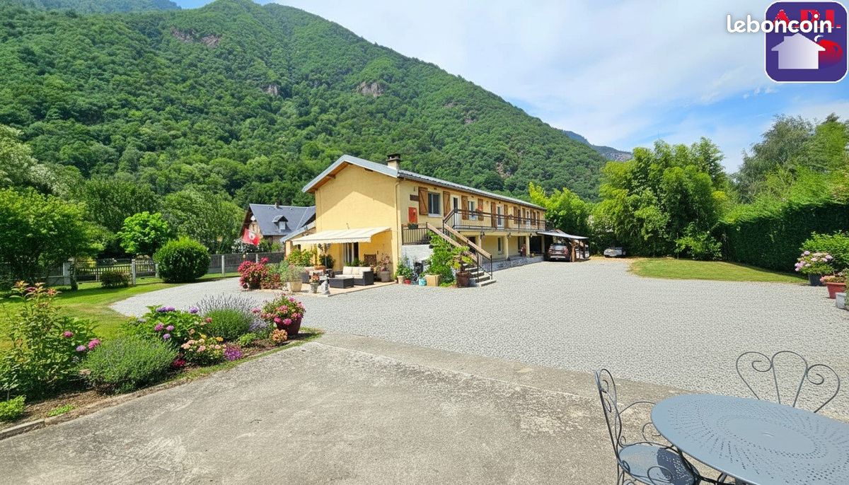 Maison 6 pièces 212 m² · à Bagnères-de-Luchon · 212 m² · 330 000 €