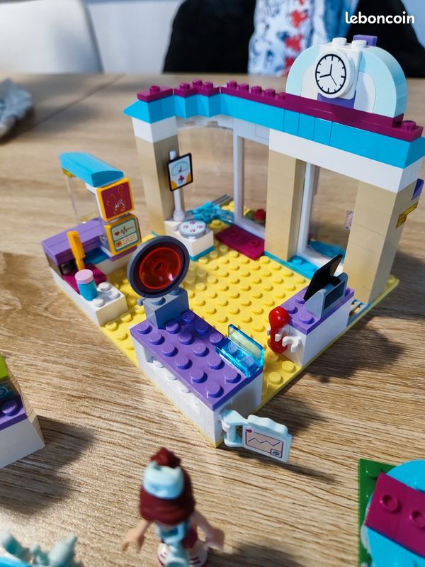 Lego friends veterinaire 41085
Je vends d'autres lego friends (à voir dns mes annonces) (image 3)