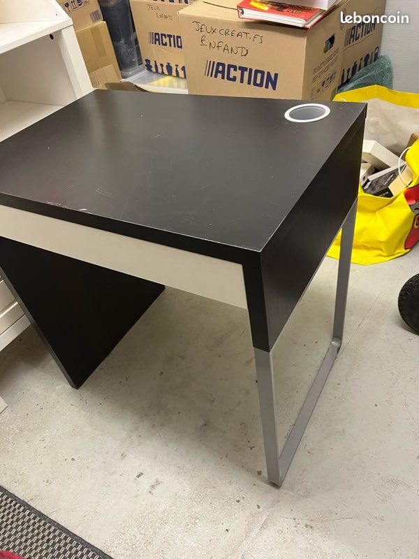 Petit bureau IKEA noir et blanc – compact (image 2)