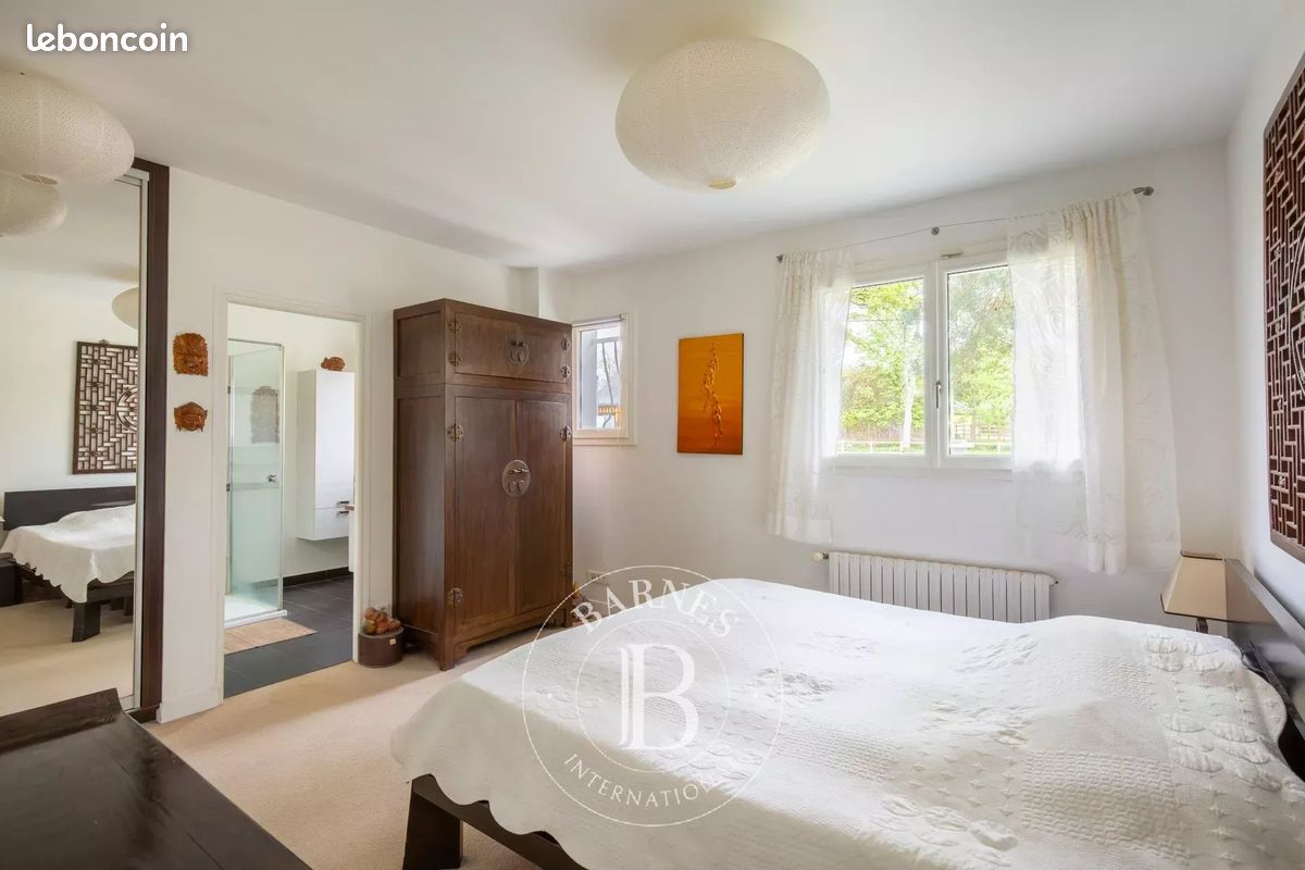 Propriété 9 pièces 208 m² (image 9)