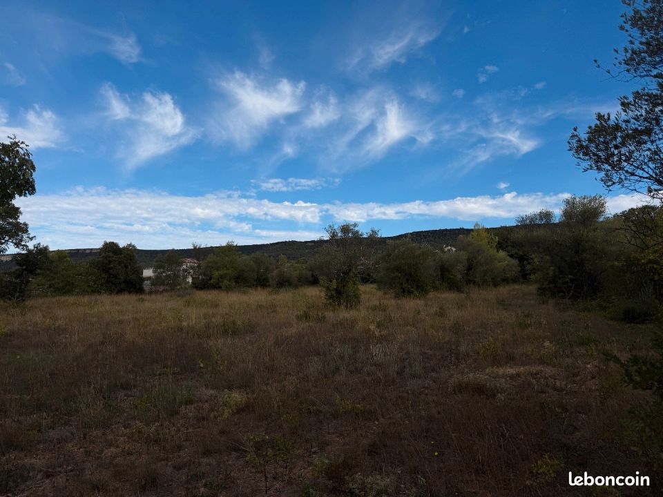 Terrain 850 m² · à Claret · 169 900 €