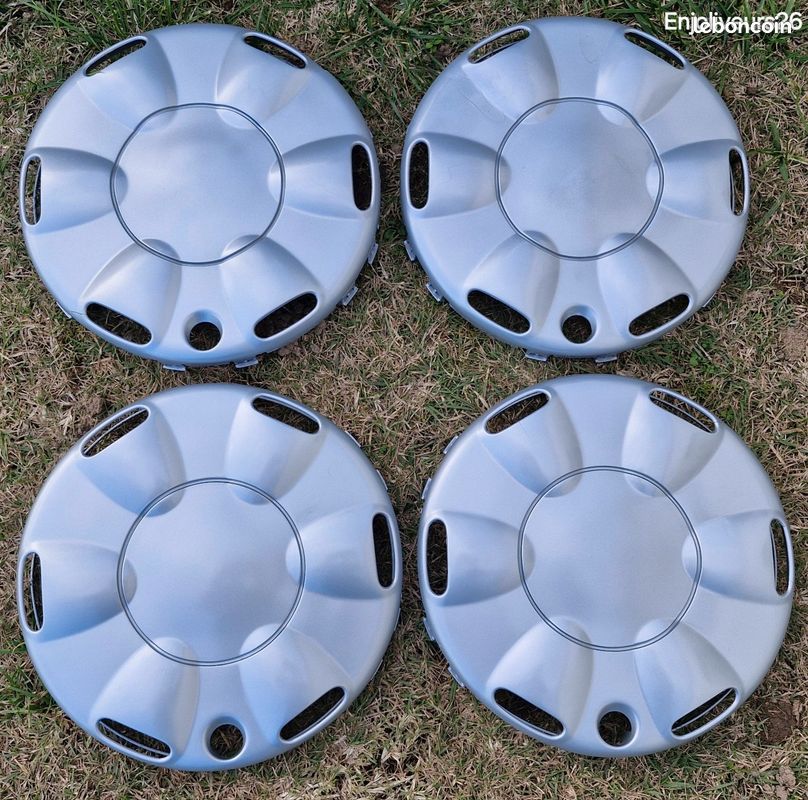 Lot De 4 Enjoliveurs Pour RENAULT CLIO 1 Jante 13" Neuf (logos á Coller