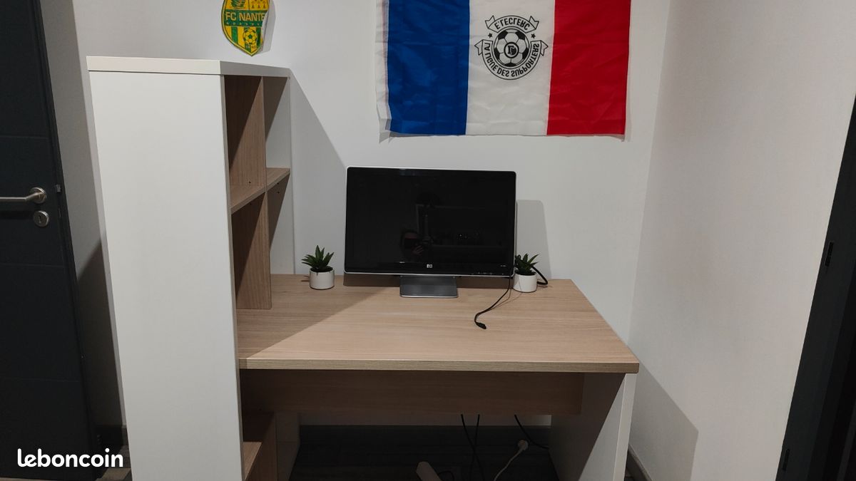 Bureau (image 1)