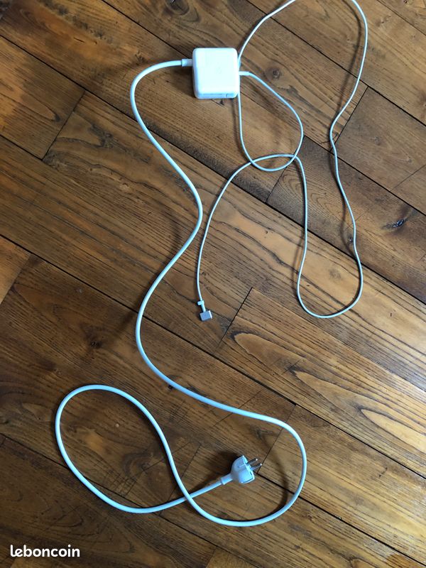 Vends cordon recharge mac pro quasi neuf (image 1)