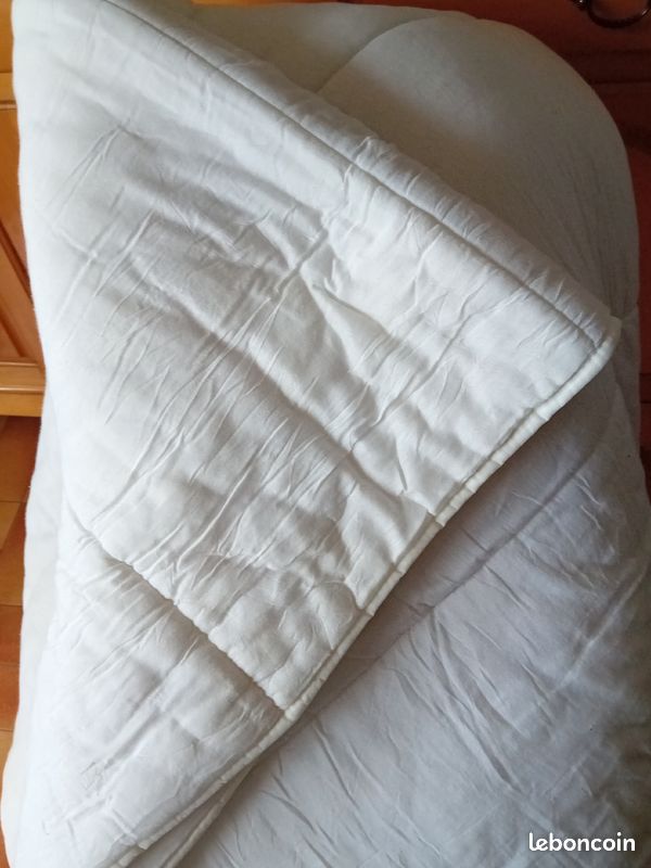 Couette 2m x 2 m (image 1)