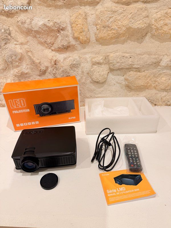 Vidéoprojecteur LED KLIPAD SD50 – Complet avec boîte – Fonctionne parfaitement (image 1)