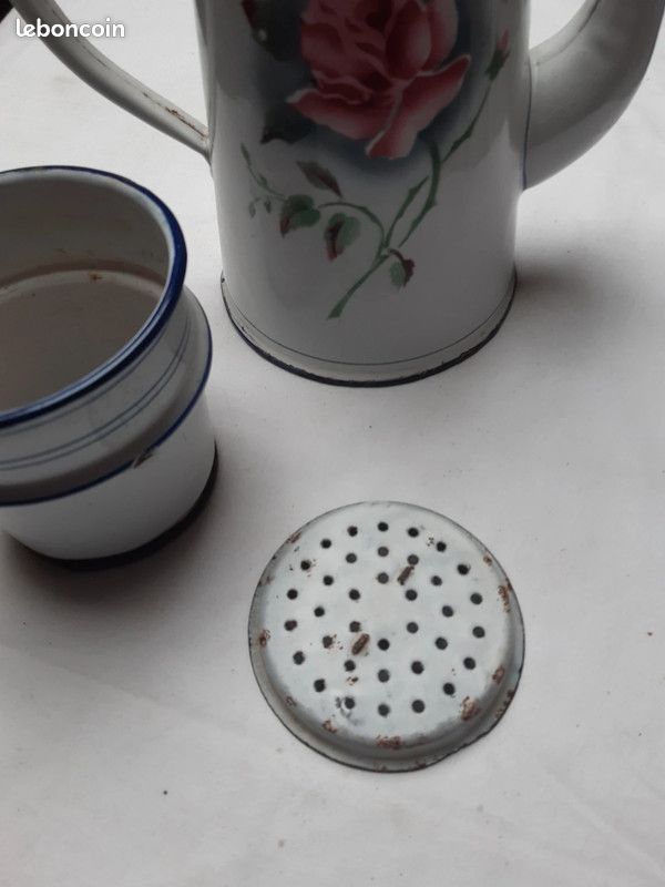 Cafetière vintage en tôle émaillé à décor floral (image 5)