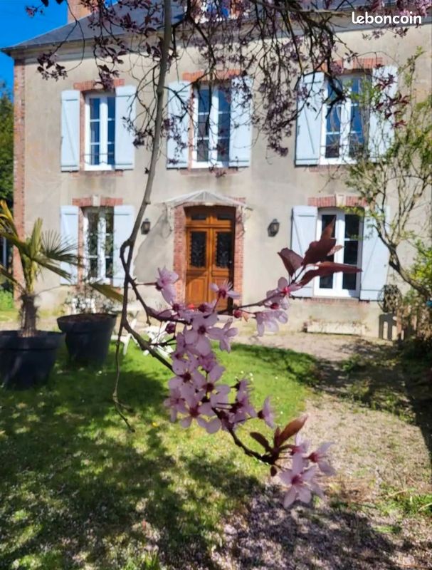 Maison 5 pièces 130 m² · à Vignats · 130 m² · 720 €