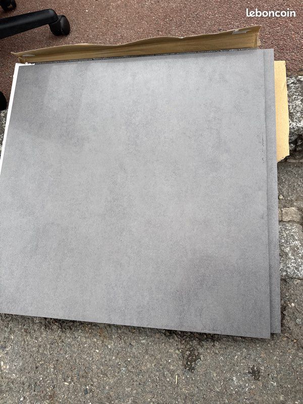 4 carreaux grès cérame gris anthracite 59 × 59 cm – Grespor (image 1)