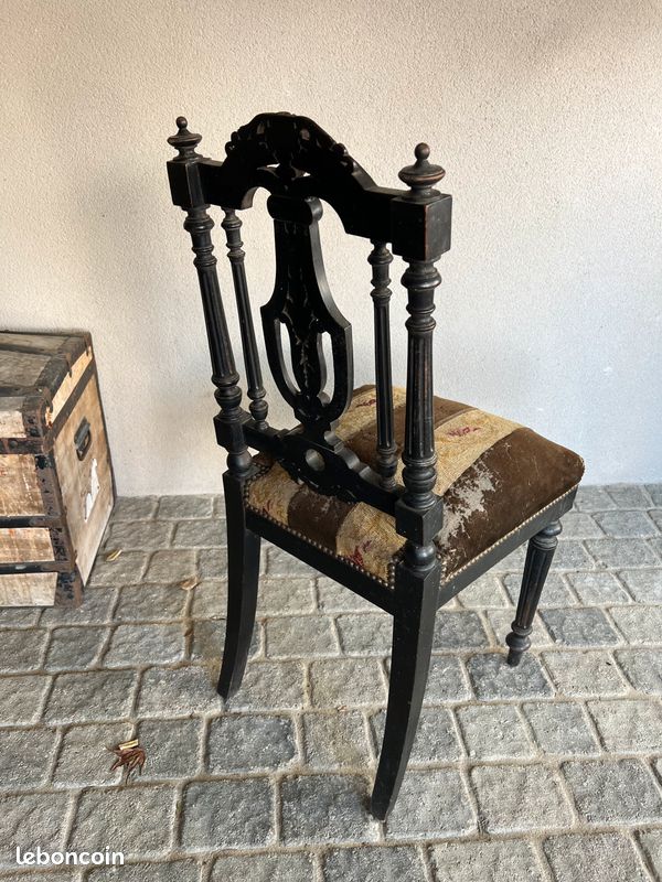 Chaise d'époque (image 2)