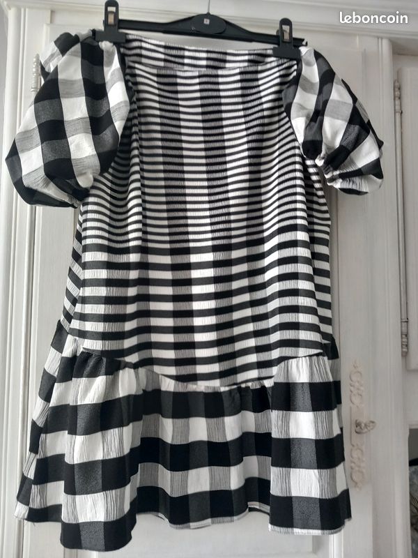 Robe rayée blanc et noir (image 3)