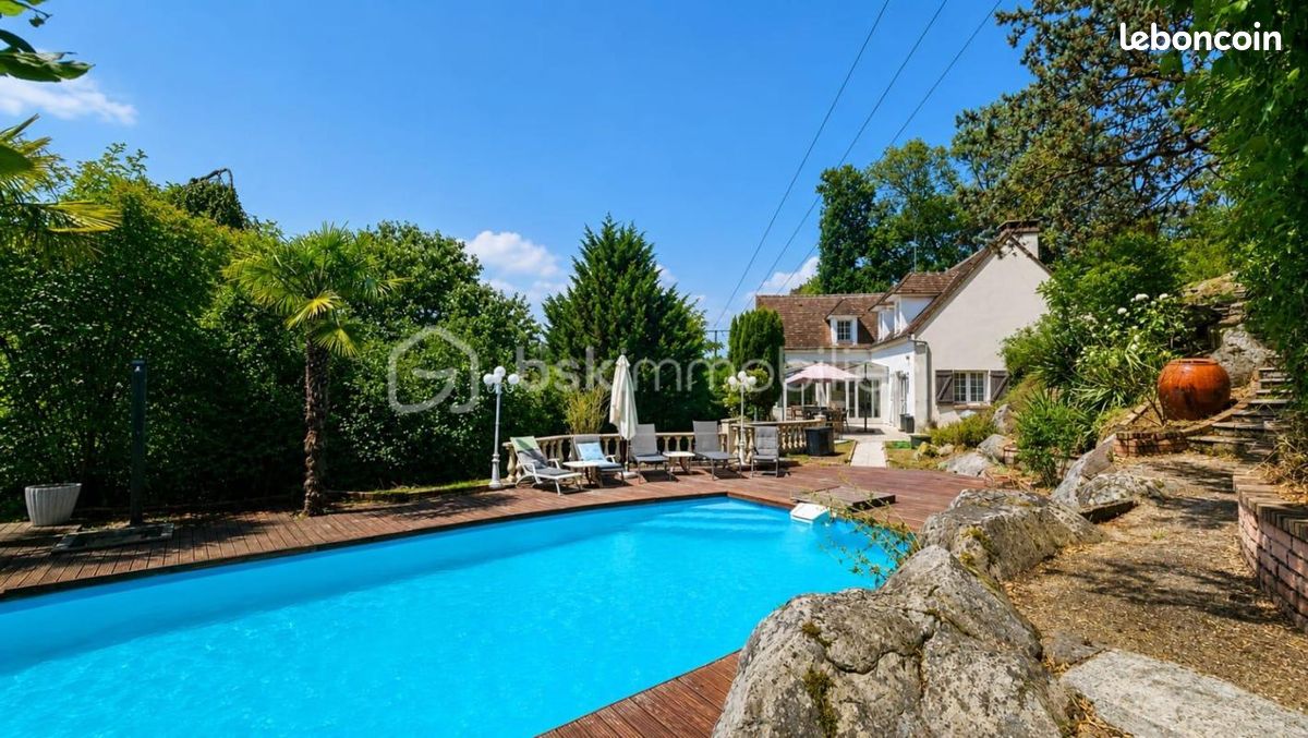 Maison 9 pièces 296 m² · à Saint-Pierre-lès-Nemours · 296 m² · 450 000 €