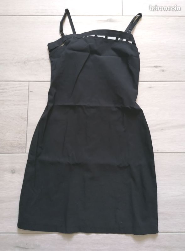 Petite robe noire à bretelles taille « Pourquoi pas Paris