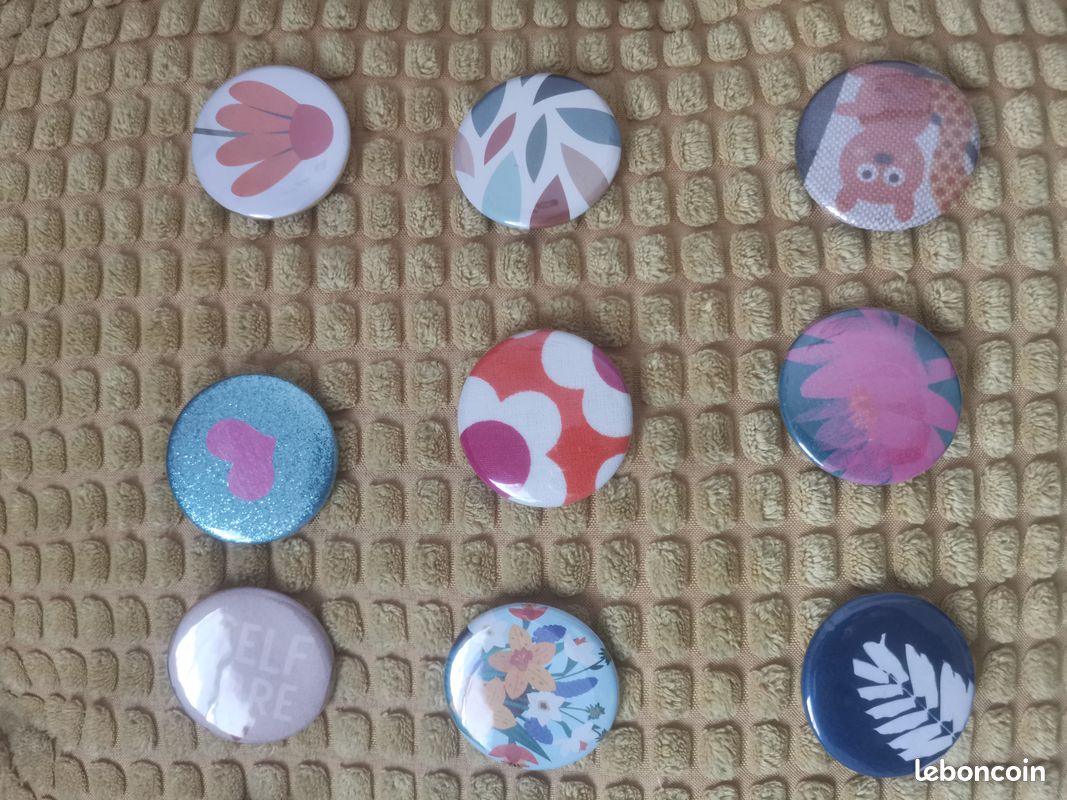 Badges (image 1)