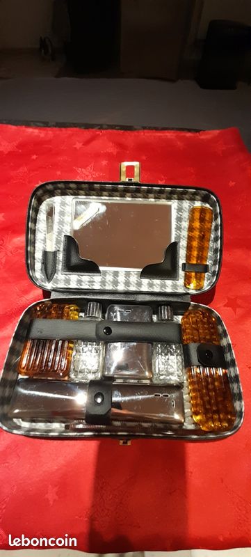 Trousse De Toilette Vintage Des Années 60 - Ancienne, Occasion, Made In France, Sac à Maquillage Rétro !