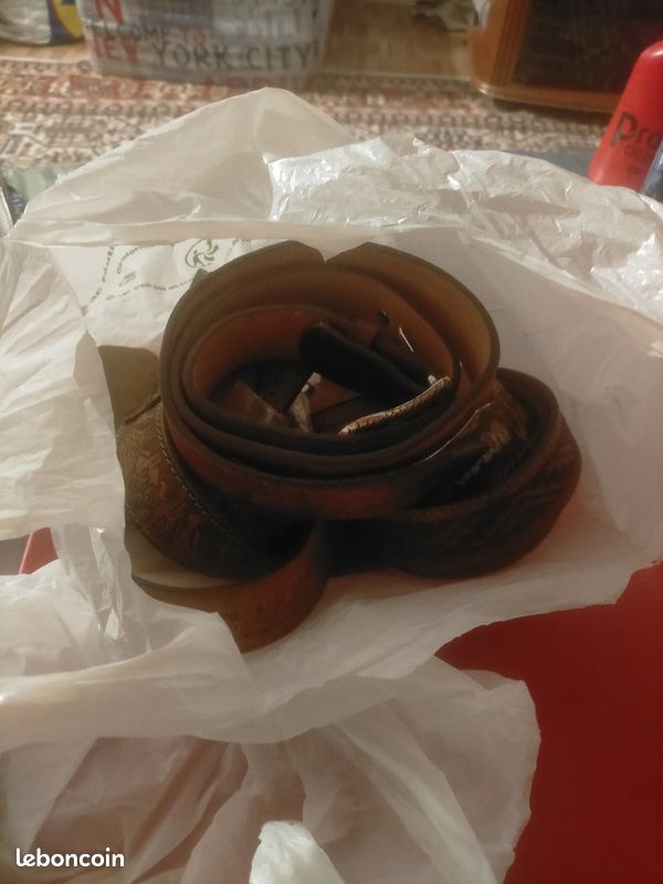 Vends un lot de ceinture en cuir arrivé d'Amérique (image 1)