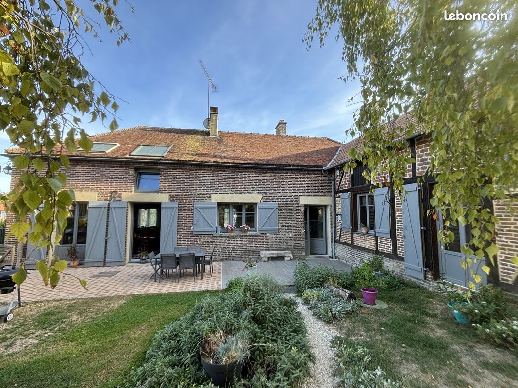 Maison 7 pièces 239 m² · à Feuges · 239 m² · 285 000 €