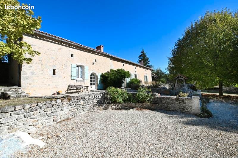 Maison 6 pièces 247 m² · à Montmoreau · 247 m² · 319 396 €