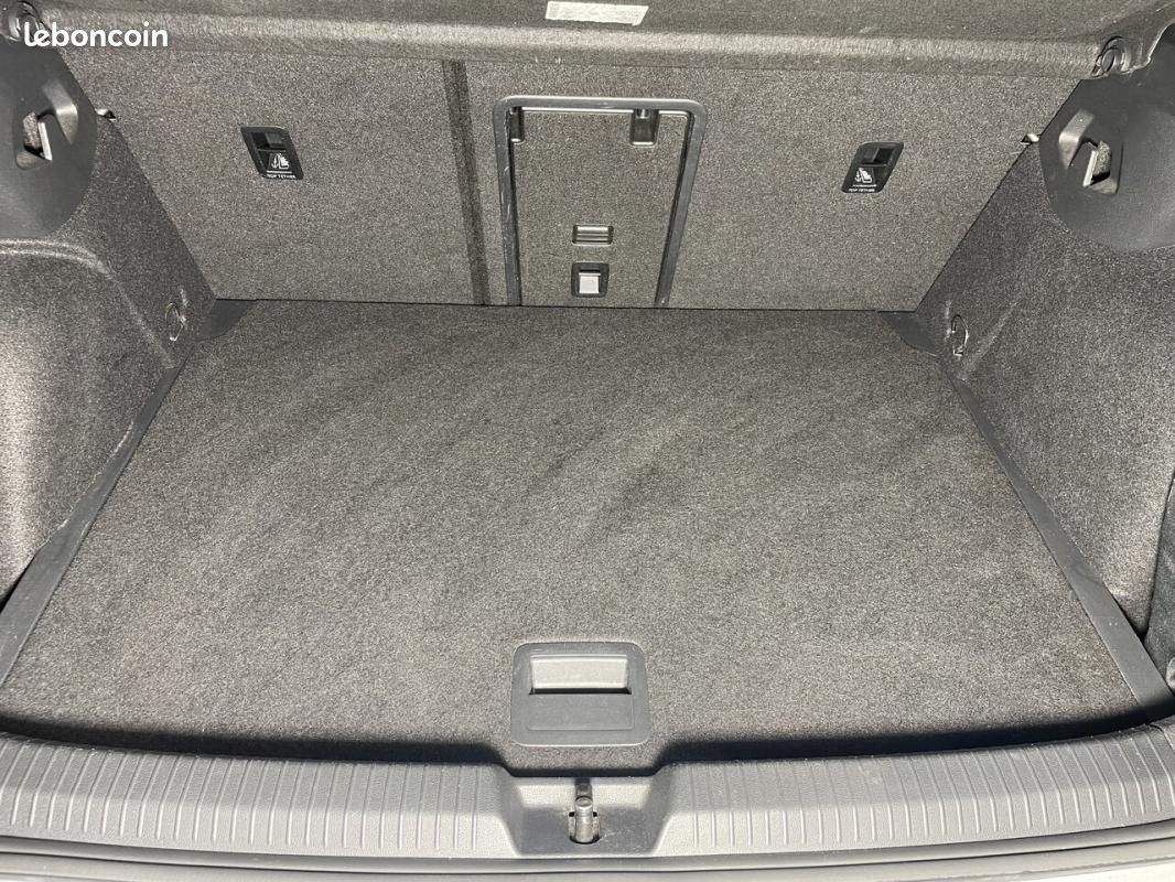 Volkswagen Golf VIII 2.0 TDI 115 LIFE GPS CARPLAY VIRTUAL COCKPIT (image 13)