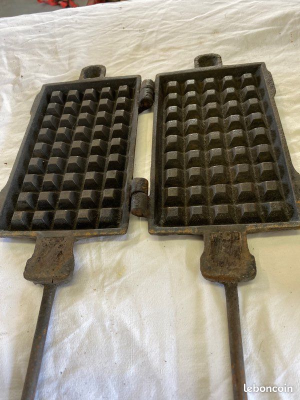 Gaufrier ancien année 1955 (image 1)