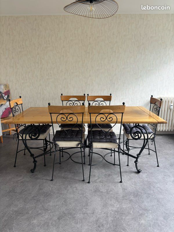 Table en bois + 6 chaises (image 1)