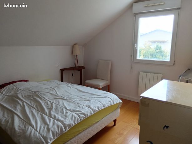 Chambre meublée