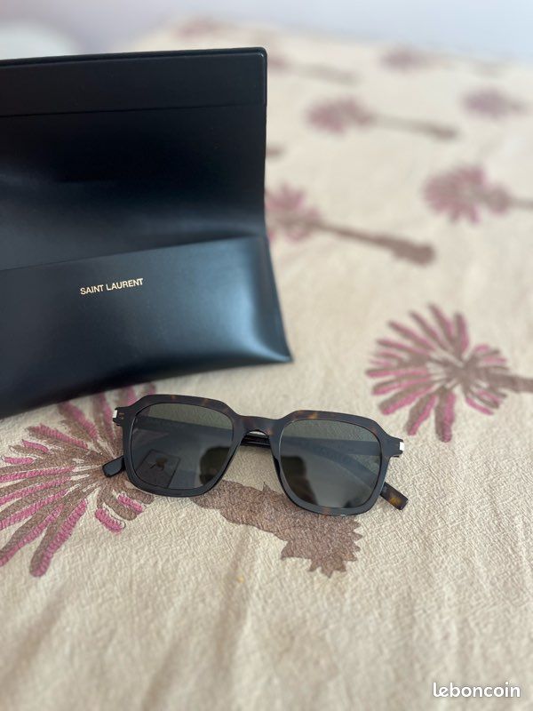 Lunettes solaires Yves Saint Laurent (image 1)