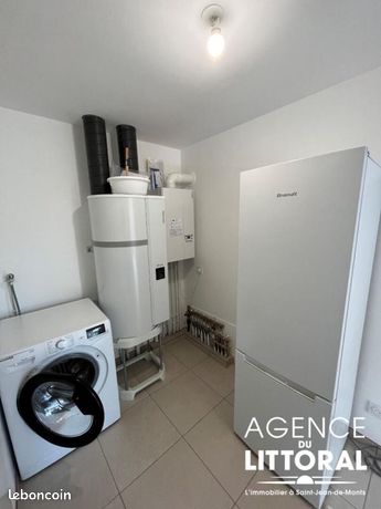 https://img.leboncoin.fr/api/v1/lbcpb1/images/03/71/02/03710260ebb71b5de84df808e2c068ef1342dbf2.jpg?rule=ad-image