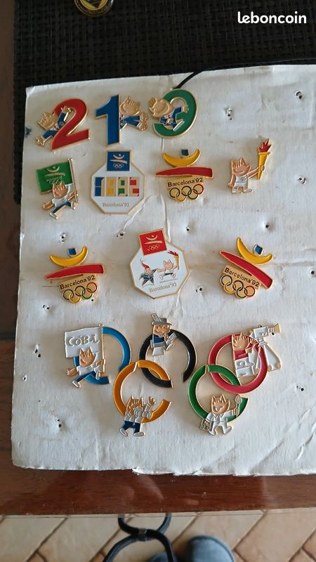 Lot de Pin's (image 3)