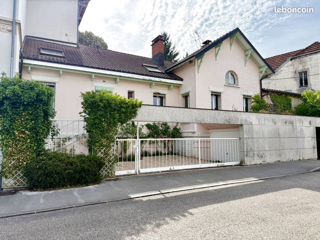 Maison 9 pièces 278 m² · à Luxeuil-les-Bains · 278 m² · 262 000 €