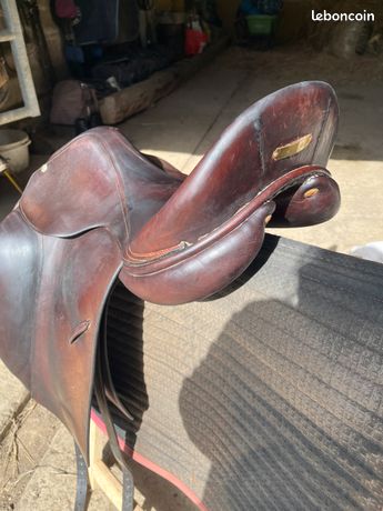 Selle De Saut Butet – 18 Pouces – Cuir Marron – Fabriquée En France – Occasion