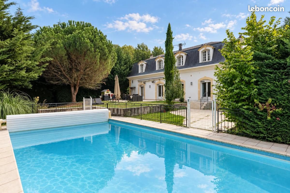 Maison 10 pièces 320 m² · à Galluis · 320 m² · 2 100 000 €
